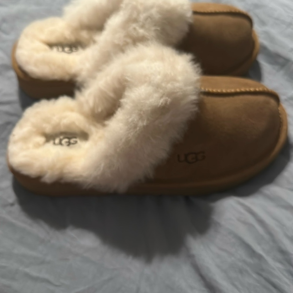 UGG Kids Slippers in Tan and Cream